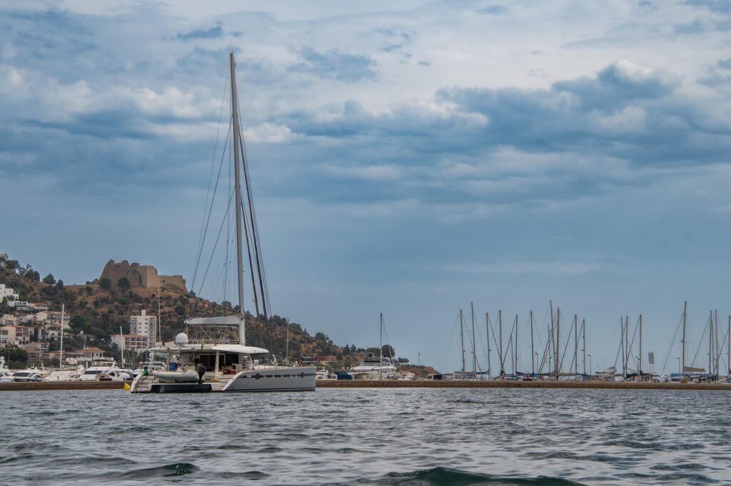 sailboats-7811538_1280