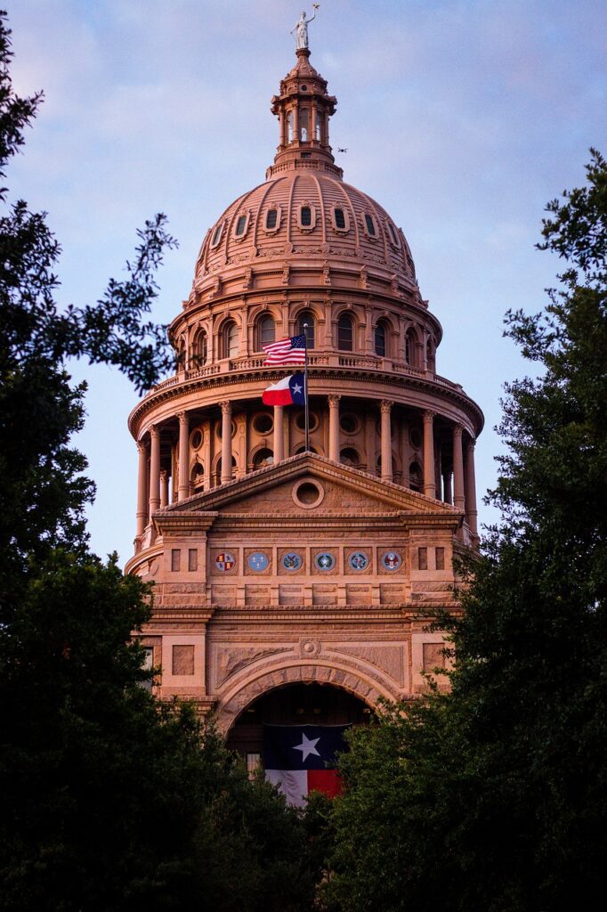 capitol-4534027_1280 Texas State Capitol building in Austin under blue sky”