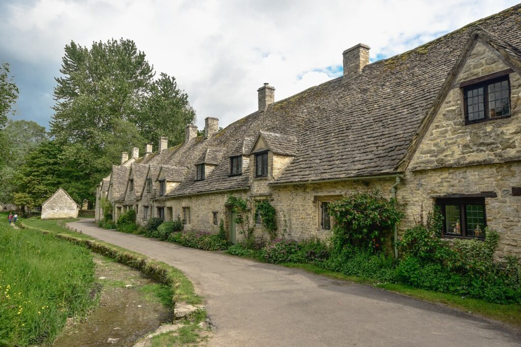 Cotswolds travel guide 2026 village photo